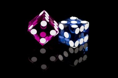 Super Sic Bo live dealer table with three dice in transparent cage on winaslot